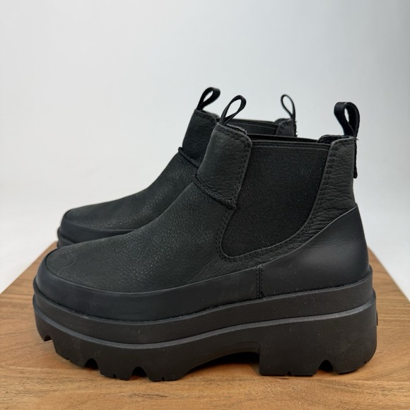 New NWOB Womens UGG Brisbane Chelsea Black Waterproof Boots Size 9.5 M - Picture 2 of 7